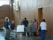 Serviceteam bei letzten Vorbereitungen