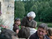 Nochmal die junge Kellnerin (links)