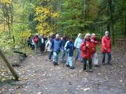 ....mit Stöcken bewaffnet...