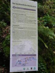 Informationstafel über die Karstgegend