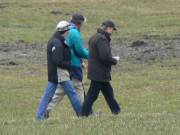 ....Männer hinterher