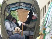 Karlheinz u. seine eigenhändig geschnitzte Tafel