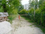 Privat errichtete Schranke auf Wanderweg