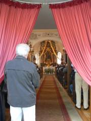 32 Blick in die Kirche