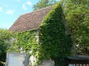 35 Altes Haus vor der Kirche