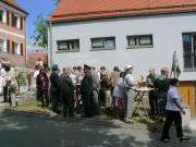 45 Stehumtrunk vorm Pfarrheim