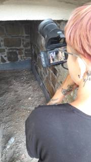 05 Die OTV-Kamerafrau filmt die Sandsteinwand