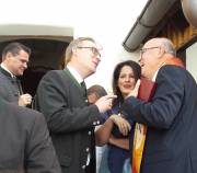 19 Die Ehrengäste unterhalten sich recht angeregt