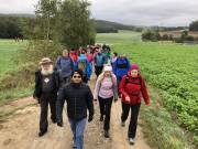 01 Winfried Fimmers (links) als Pilgerführer in Aktion