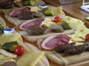 02 Es wurden deftige Brotzeiten serviert