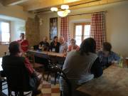 01 Kurt Heinold mitten im Kreis der OWV-Mitglieder und Gäste