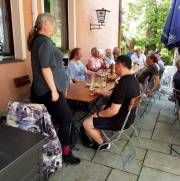 02 Lorna Simone Baier war Wanderführerin und gab Infos